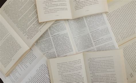 what type of paper are books printed on? the influence of paper quality on reading experience